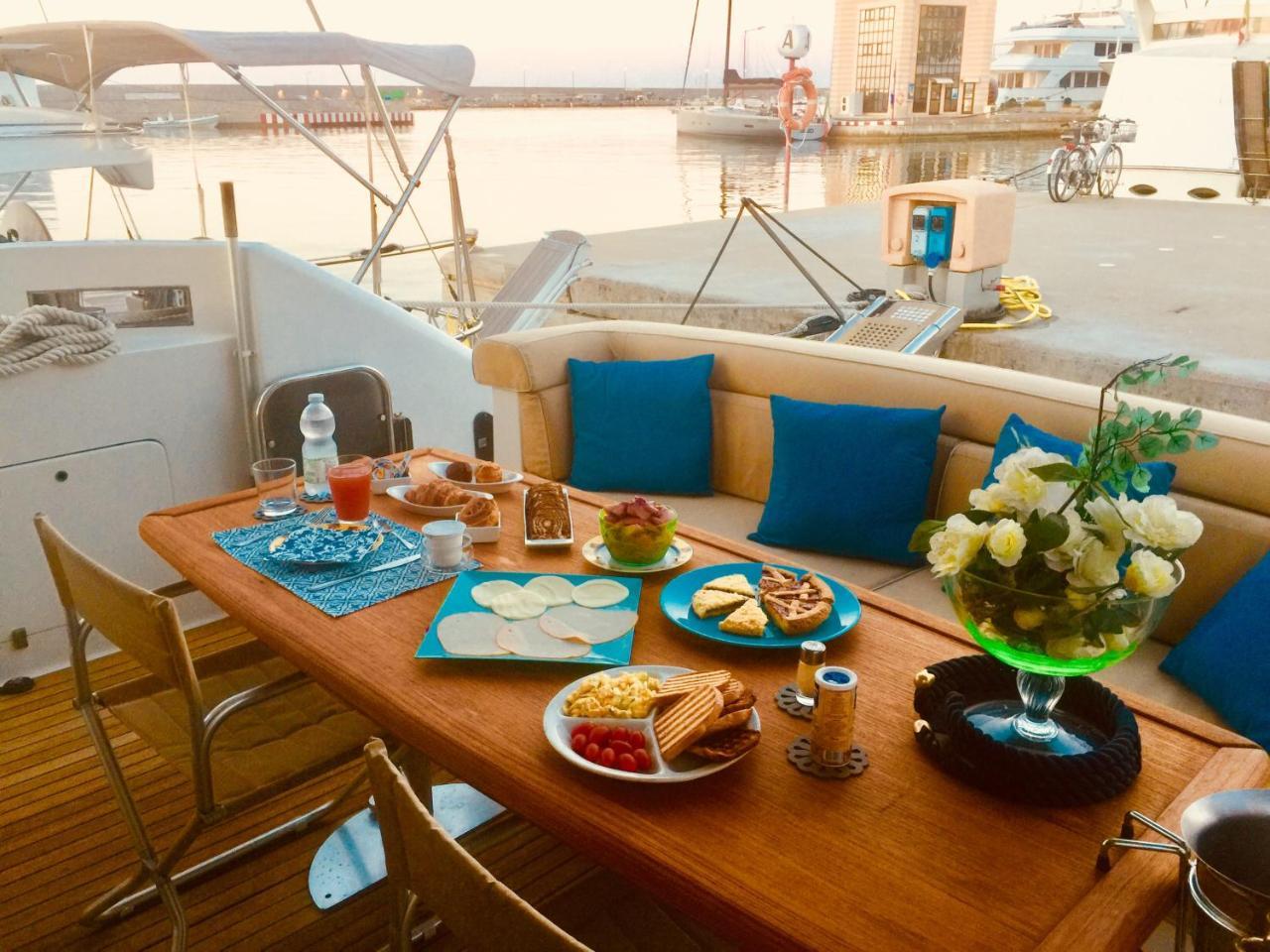 Tropez Luxury Yacht Botel *