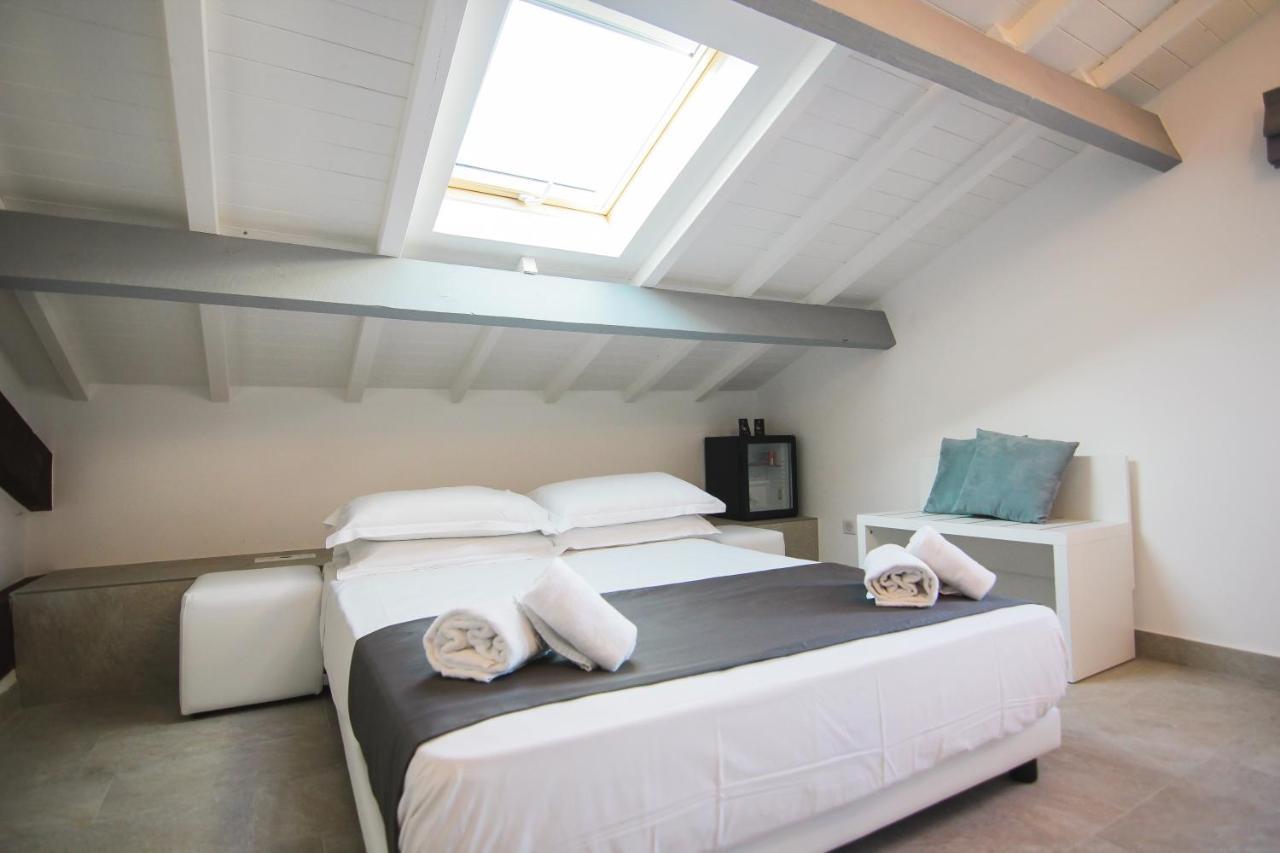 Maison Du Port 42 Bed & Breakfast 3*