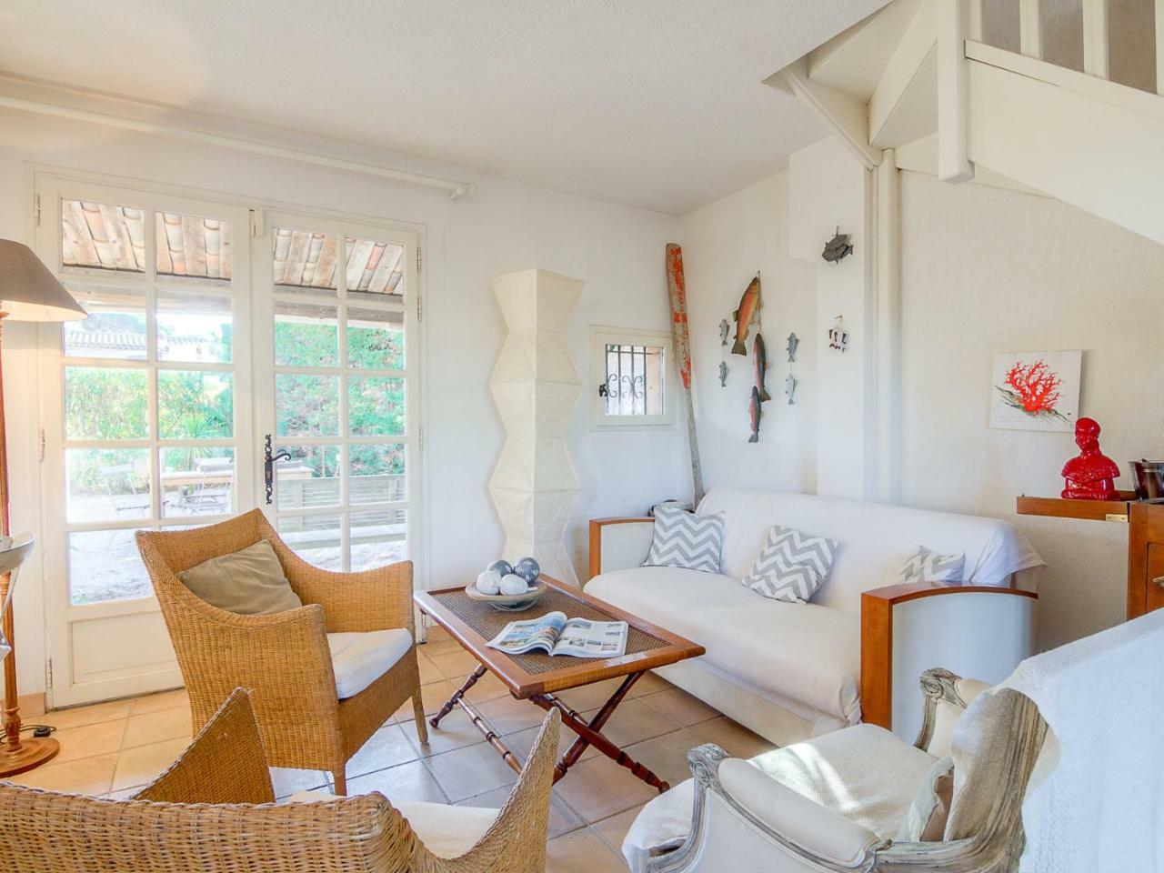 Holiday home Holiday Home Les Parcs De Gassin-3