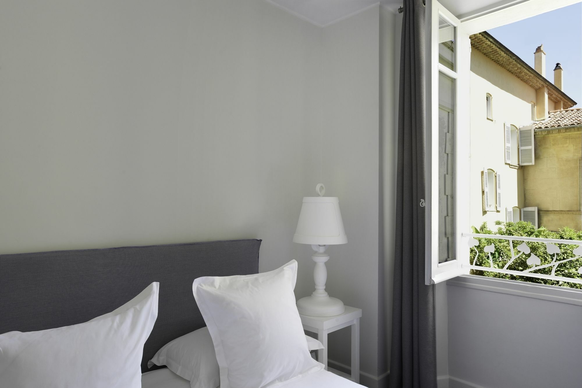 White 1921 Hotel 3*