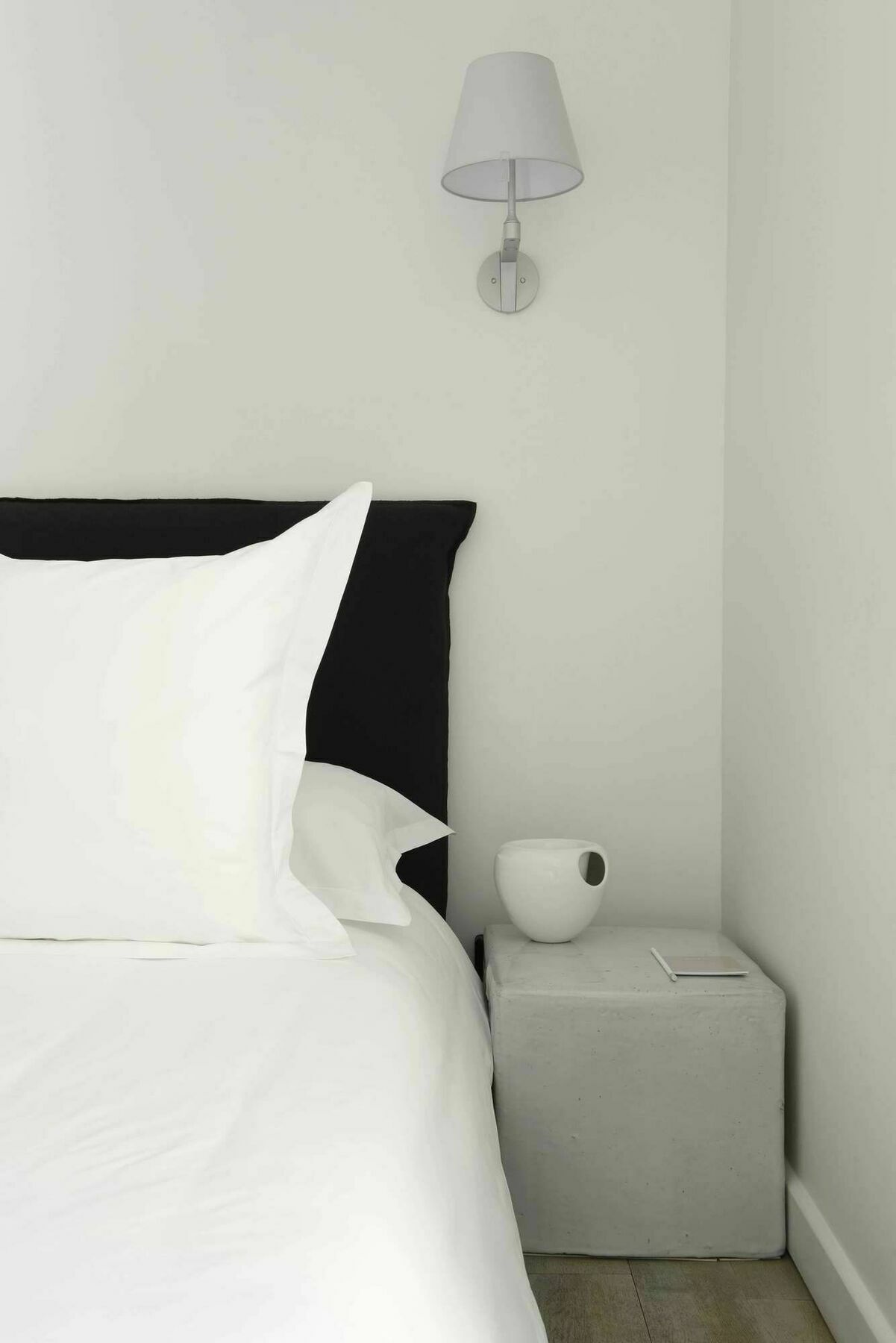 White 1921 Hotel 3*