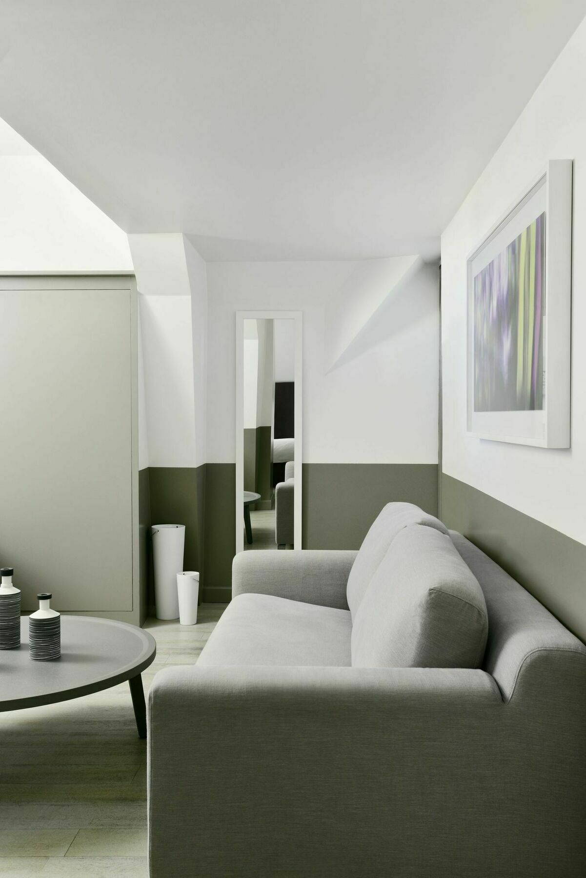 White 1921 Hotel Saint-Tropez