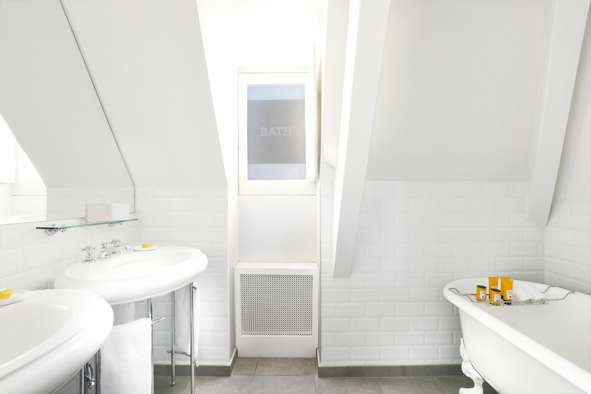 White 1921 Hotel 3*