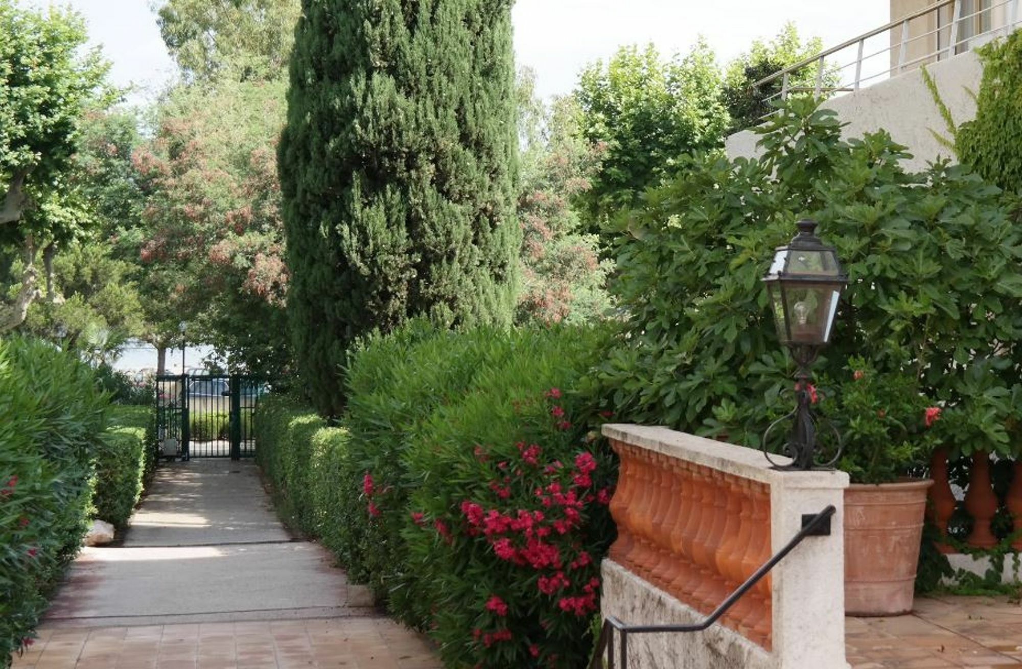 Studette In Saint-tropez, With Wonderful Park View And Pool Access - 8