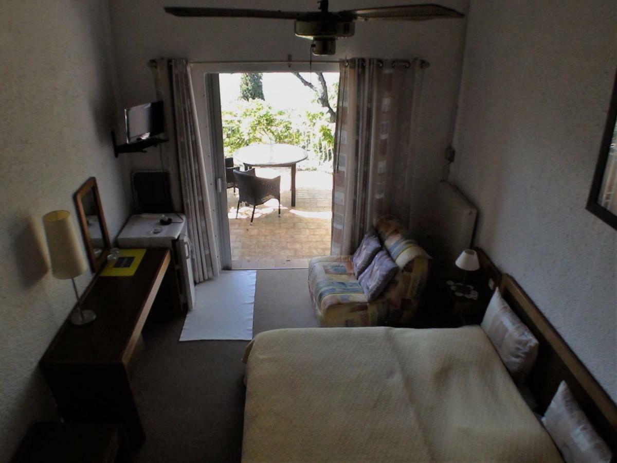 Le Mas Des Pins Guest house