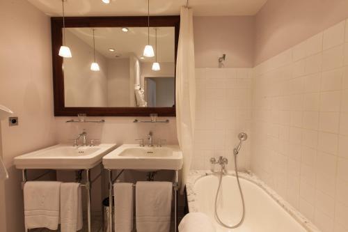 Le Y Hotel