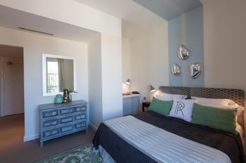 Le Y Hotel 4*