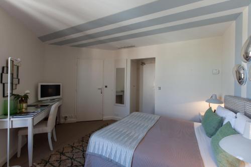 Le Y Hotel
